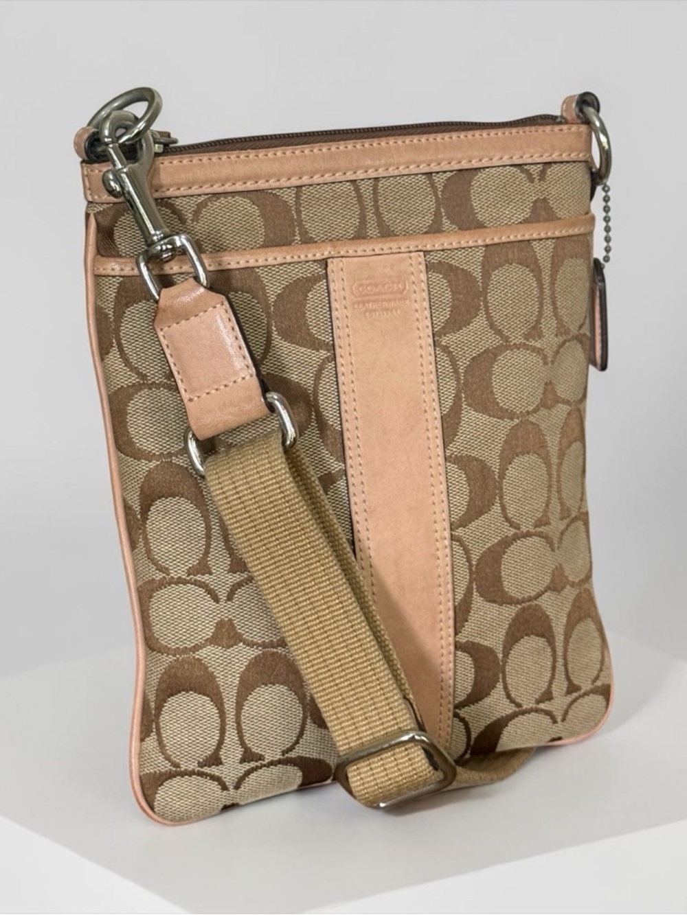 Authentic Coach Signature Canvas Crossbody Bag in Khaki/Tan - Picture 3 of 12